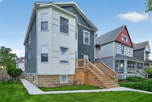 Building Photo - 328 N Lockwood Ave