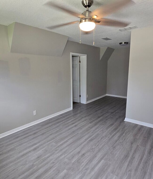 Foto del edificio - Beautiful 4-bedroom, 2-bath home in Orange...