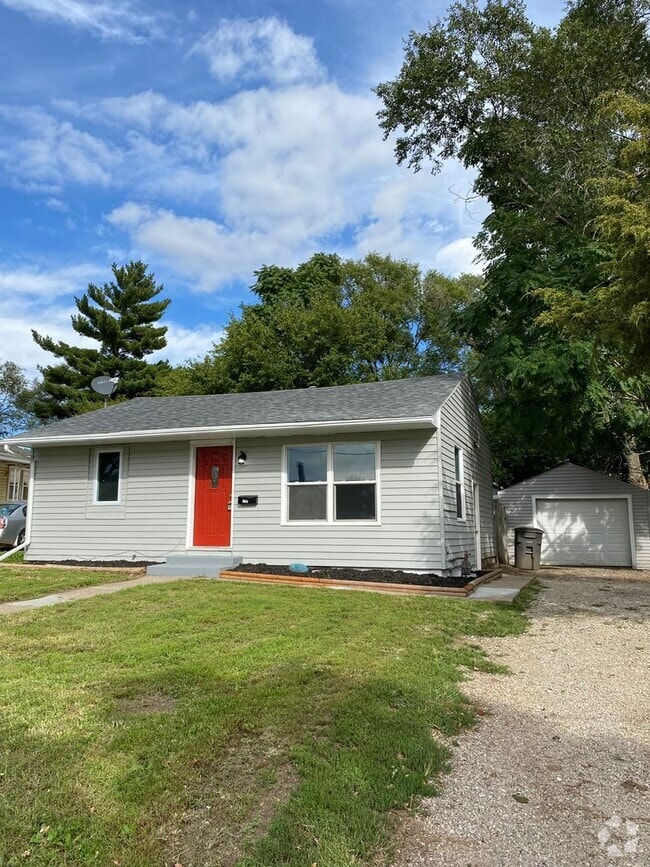 Building Photo - 1409 Searle St