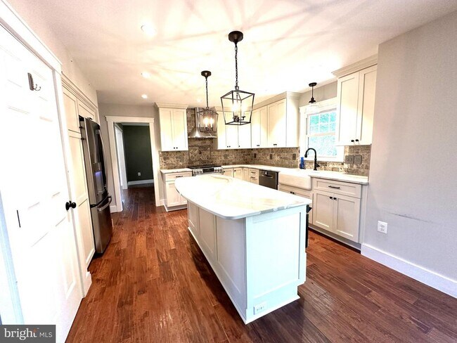 Building Photo - 21762 Rolling Woods Pl