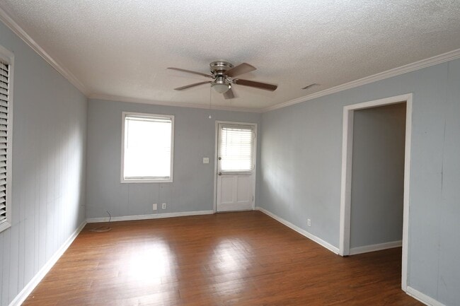 Building Photo - 808 Lilly St