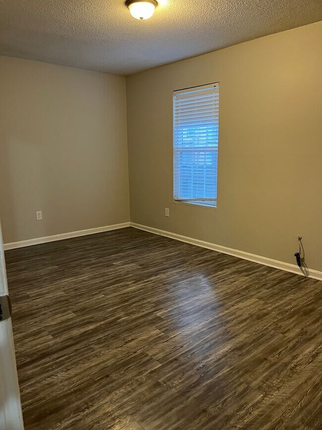 Foto del edificio - 2548 Wheeler Rd