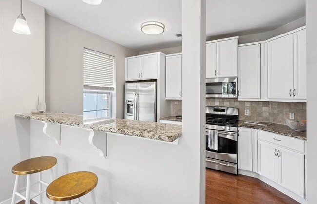 Building Photo - 443 2nd St