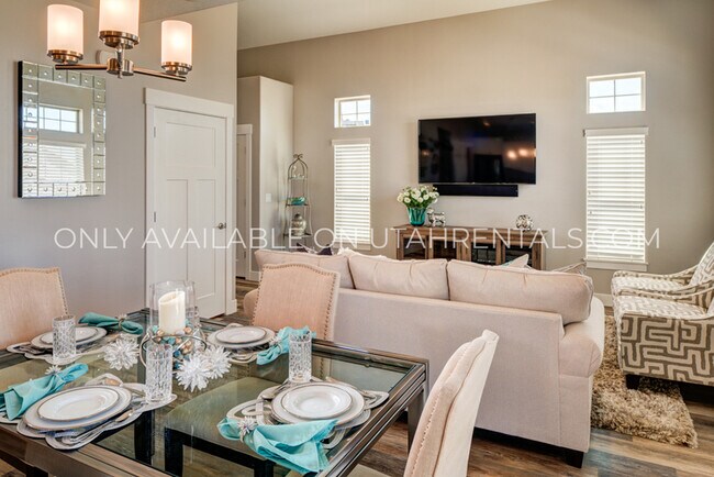Building Photo - 874 S Aspen Wy