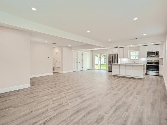 Building Photo - 5804 Eureka Dr