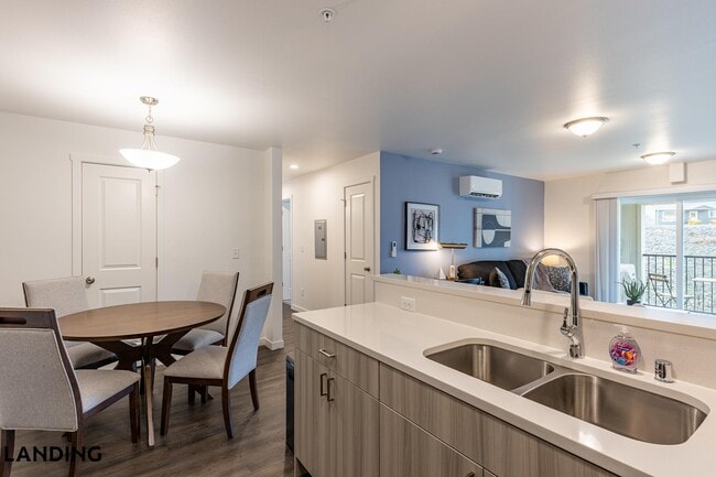 Building Photo - 355 Bradley Blvd