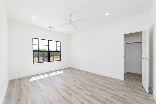 Building Photo - 11936 N Hoa Sen Cir