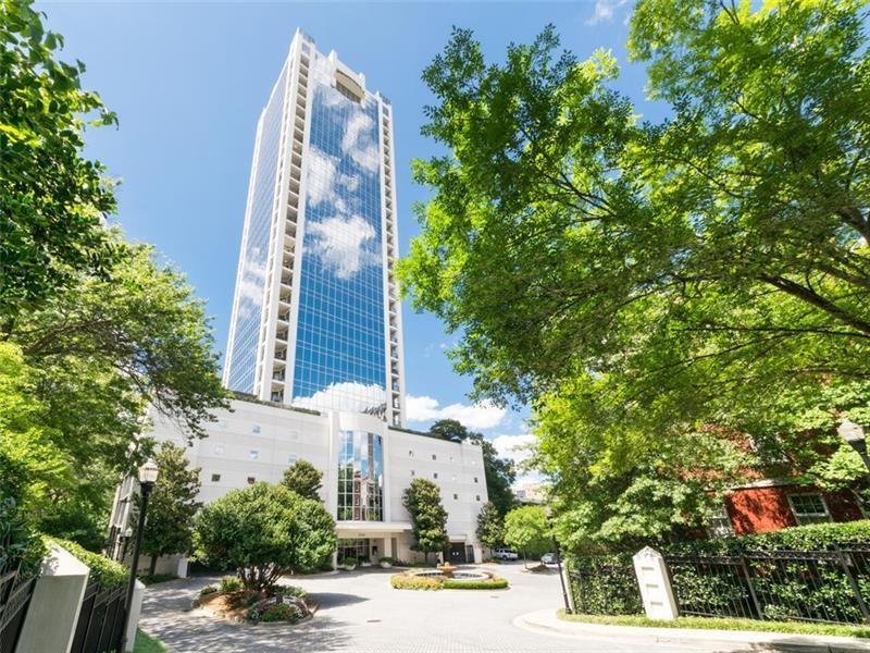 Foto principal - 2828 Peachtree Rd NW