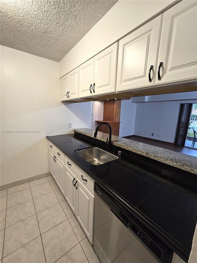 Building Photo - 10421 SW 157th Pl