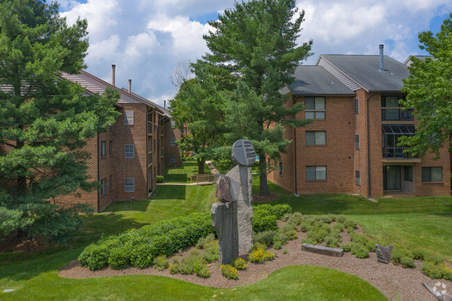 Building Photo - The Greens at Columbia