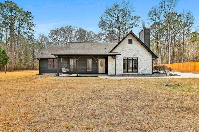 Building Photo - Fully Renovated 4BR Ranch Steps From Serenbe!!! Privacy, Nature & Modern Living