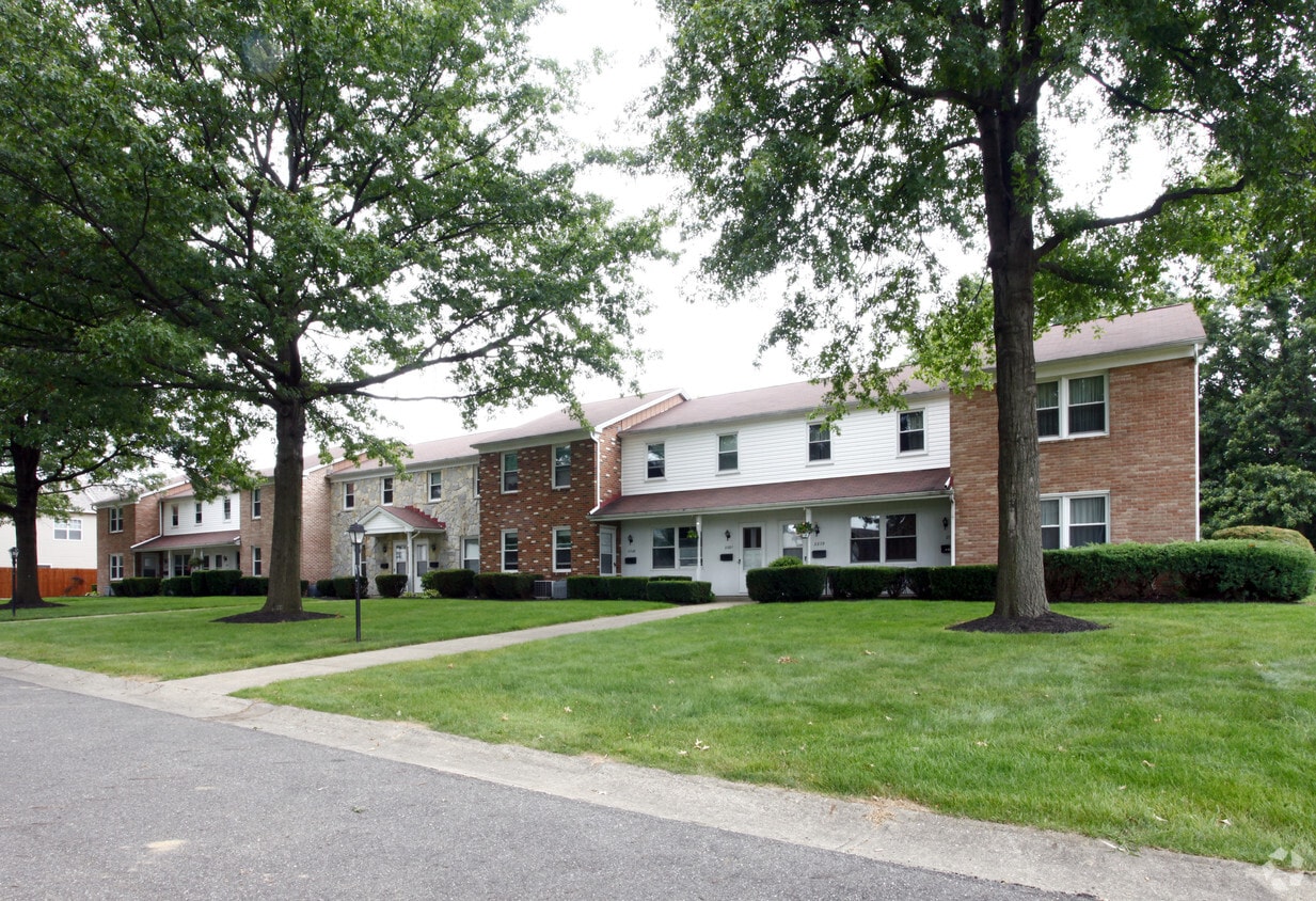 23772395 Ashdale St NW, North Canton, OH 44720 Apartments in North