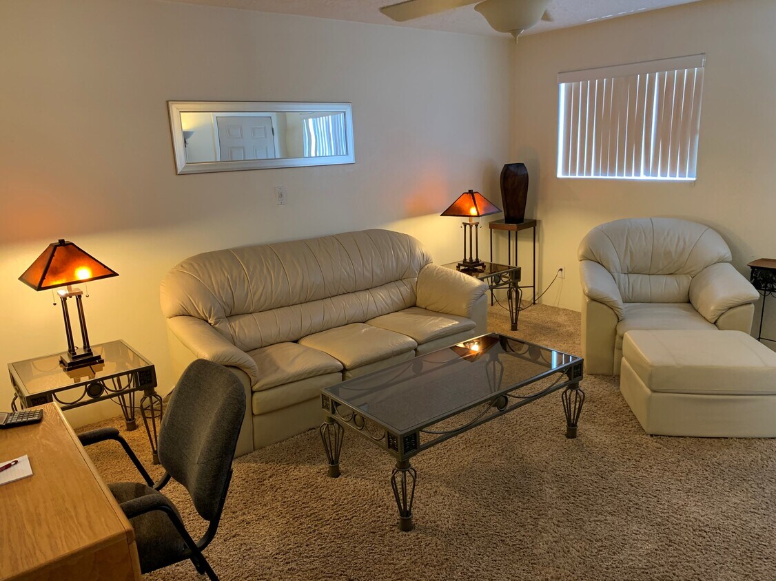 Foto principal - 1005 E Navajo St