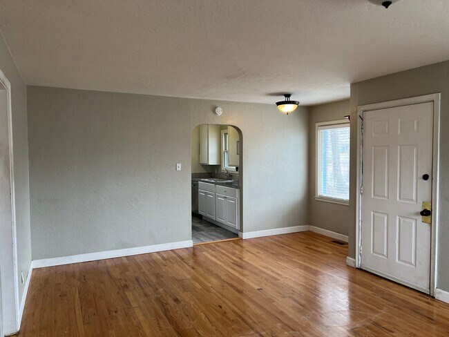 Building Photo - Single Family House in Midtown with Garage...