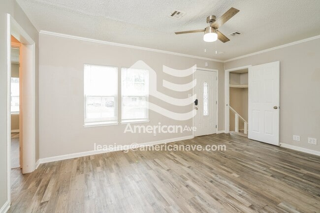 Building Photo - 4923 E Easton St