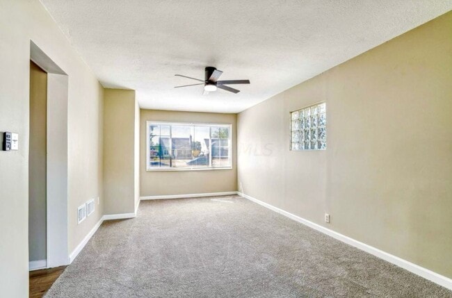 Foto del edificio - 4 Bedroom 3 Full Bathroom Home for Rent in...