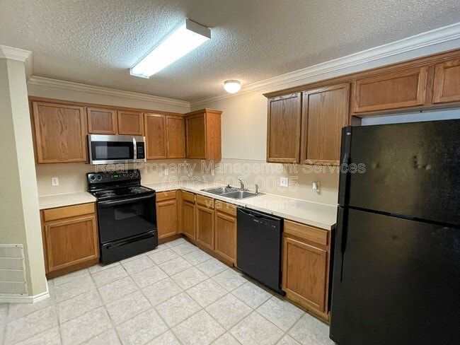 Building Photo - 621 N Elkhart Ave