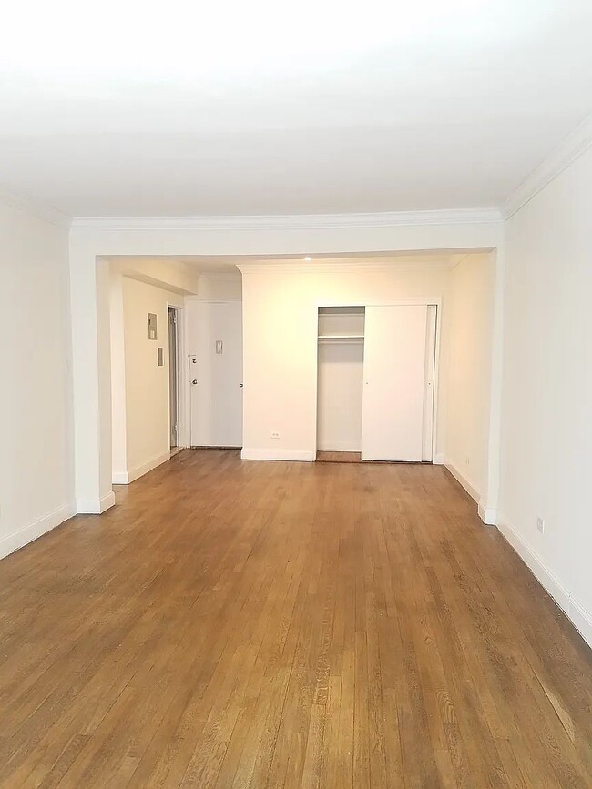 Building Photo - 445 E 77th St
