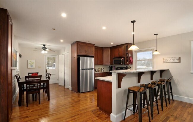 Building Photo - 295 Best Dr