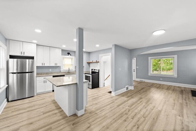 Building Photo - 11100 Thrush Ave