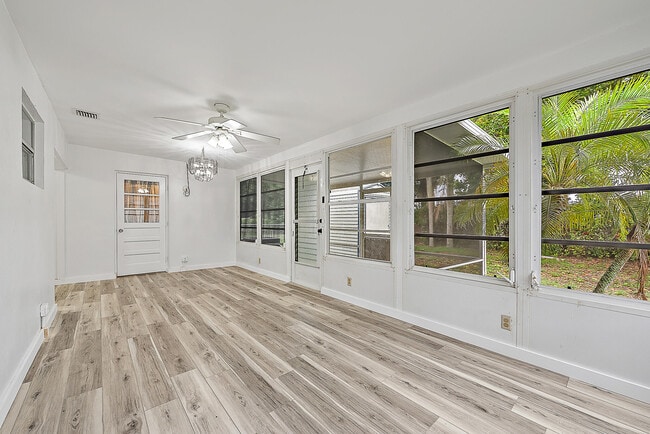 Building Photo - 206 Anglers Cir