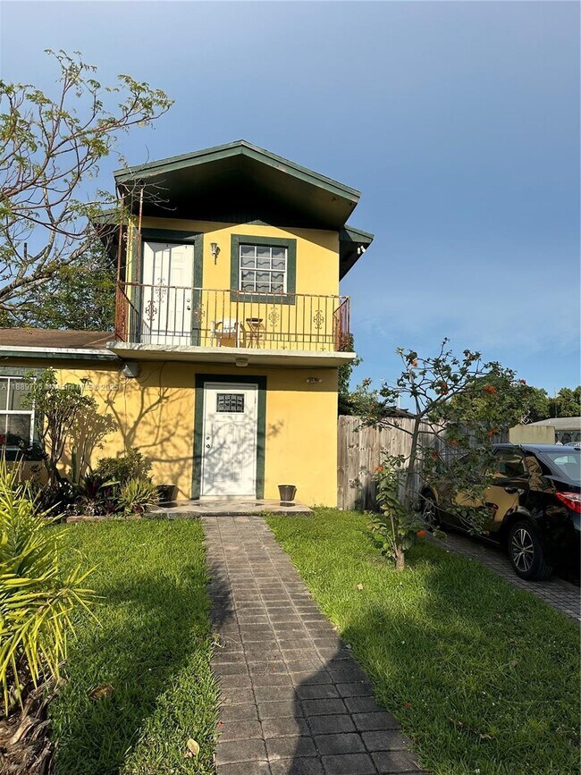 Foto del edificio - 16901 NW 51st Pl