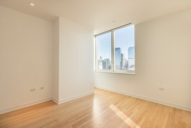Foto del edificio - Stunning two bedroom, two bathroom high-ri...