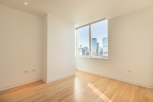 Building Photo - Stunning two bedroom, two bathroom high-ri...
