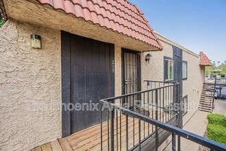 Building Photo - 700 W University Dr