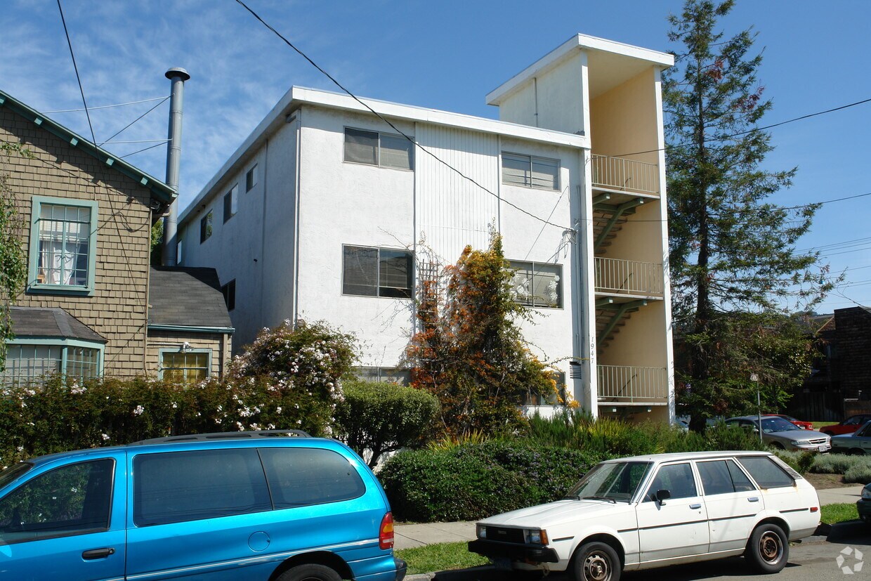 Building Photo - 1947 Oregon St
