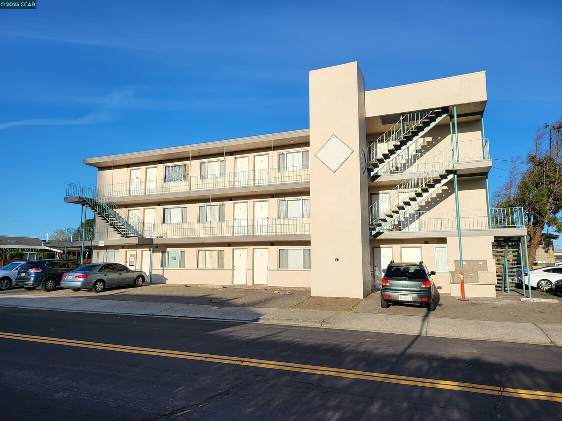 Primary Photo - 2488 Market Ave