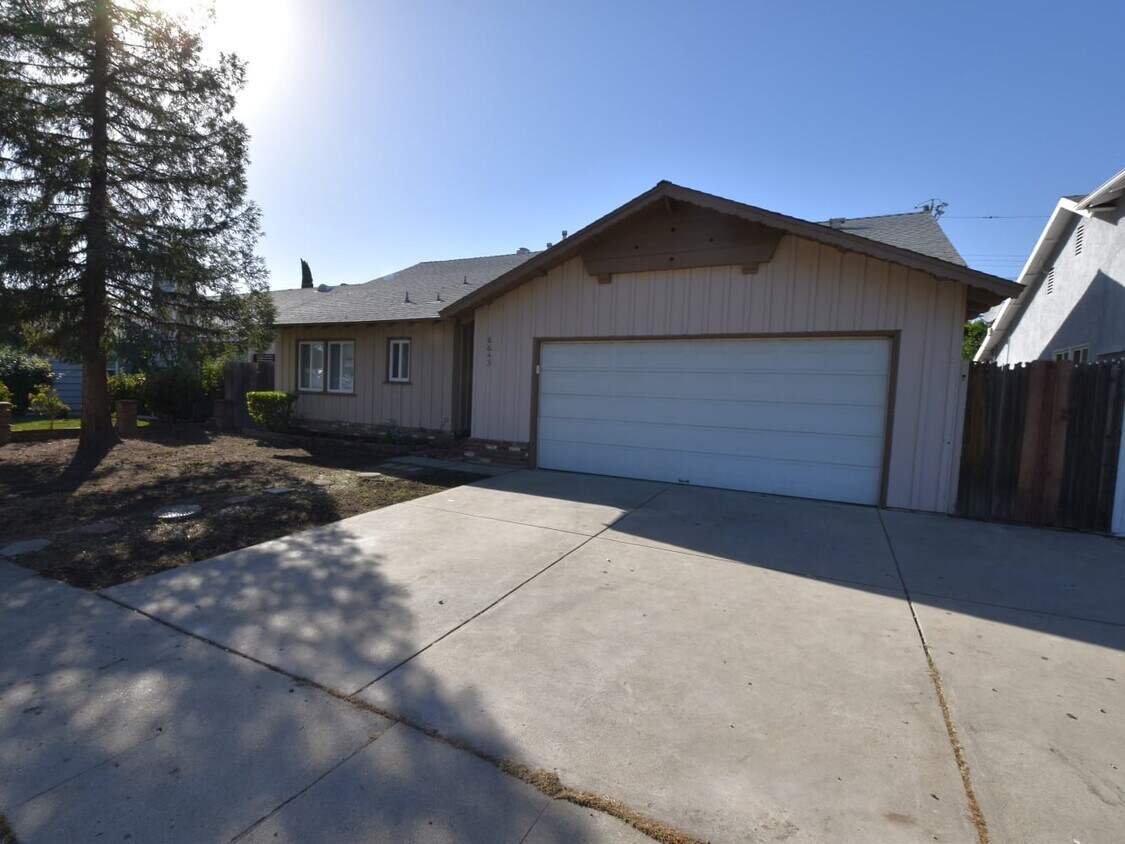 6643 Hesperia Ave House Rental in Los Angeles, CA