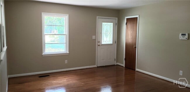 Building Photo - 295 Rumson Rd
