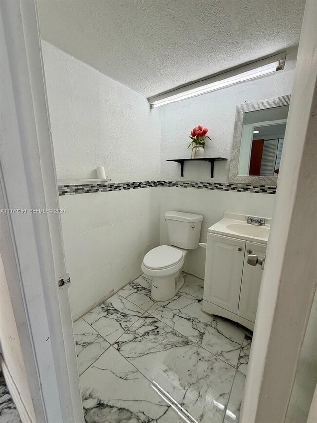Foto del edificio - 9390 W Flagler St