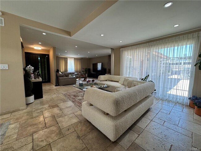 Foto del edificio - 10658 Fullbright Ave
