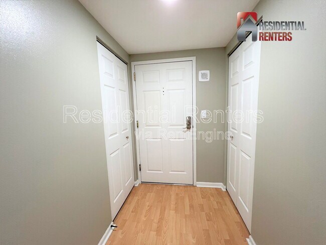 Foto del edificio - 270 E Highland Ave
