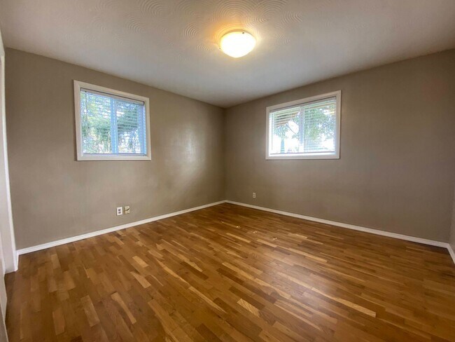 Building Photo - 2 br, 1 bath House - 1186 M St.