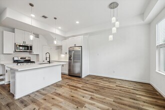 Building Photo - 2333 Hoskins Dr