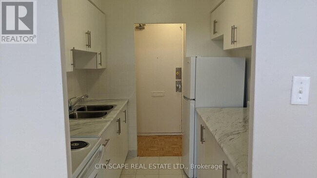 Building Photo - 1440-1440 Lawrence Ave W