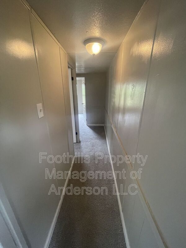 Foto del edificio - 305 Graham Rd