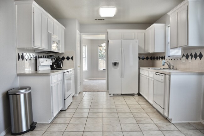 Building Photo - 4401 Acorn Creek Trail