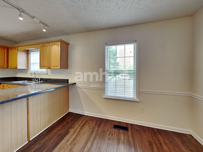 Building Photo - 643 Glenties Dr