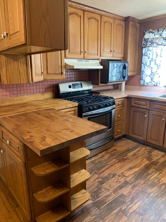 Building Photo - 62 Oakmont Dr