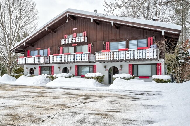 Building Photo - 46 Linderhof Golf Course Rd