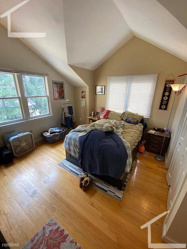 Foto del edificio - 4 br, 3 bath House - 254 Allston St Apt 2B