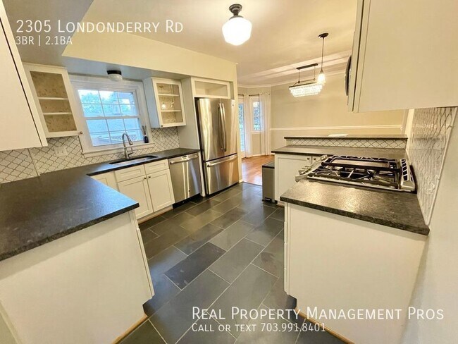 Building Photo - Rarely available SFH in Stratford Landing!...