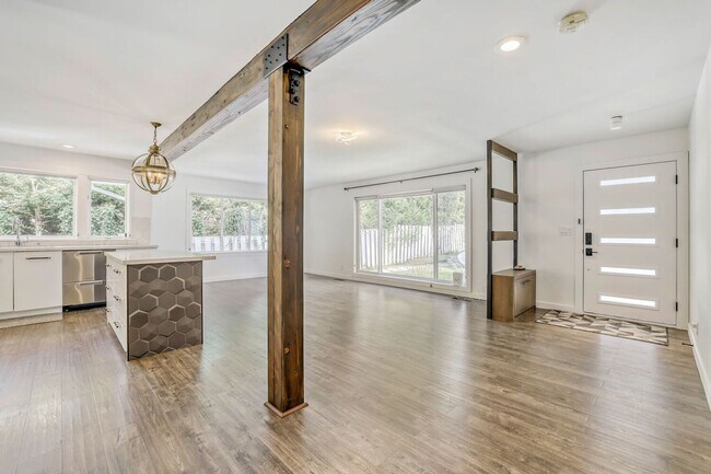 Building Photo - Yarrow Point Home