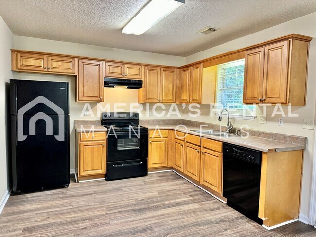 Building Photo - 3 Bedroom, 2 Bathroom Home For Rent in Tuscaloosa, AL! Available NOW!