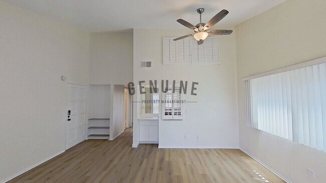 Foto del edificio - Upstairs Spacious 1Bd Condo w/attached Garage