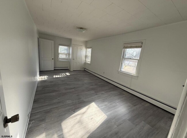 Building Photo - 210 Hanthorn St